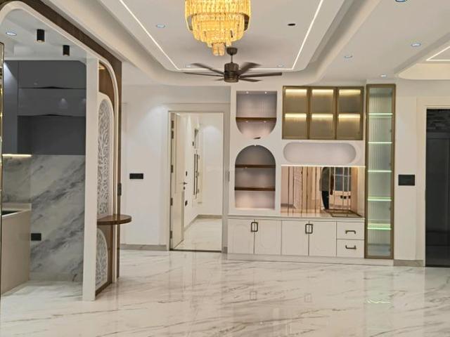 4 BHK Independent Builder Floor in Vaishali for resale Ghaziabad. The reference number is 20783292