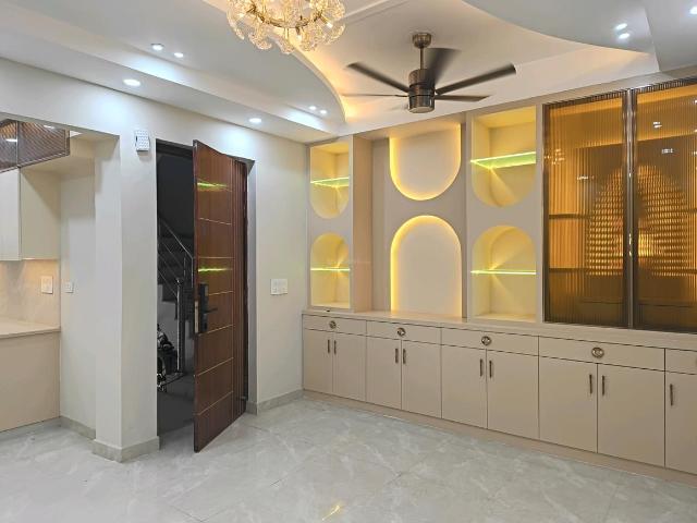 4 BHK Independent Builder Floor in Indirapuram for resale Ghaziabad. The reference number is 21084597