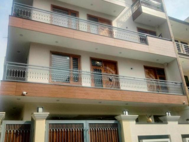 4 BHK Independent Builder Floor in Judge Society for rent Greater Noida. The reference number is 20735176