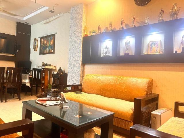 4 BHK Independent Builder Floor in Janakpuri for resale New Delhi. The reference number is 21173341