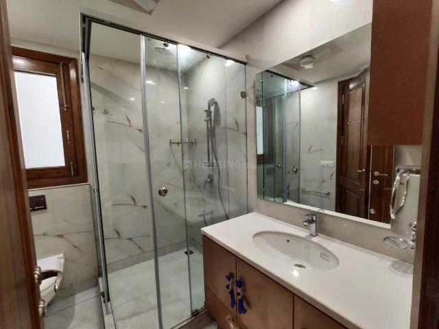 4 BHK Independent Builder Floor in Kailash Colony for resale New Delhi. The reference number is 20917073