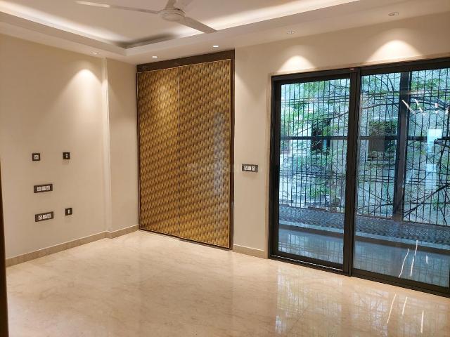 4 BHK Independent Builder Floor in Kailash Colony for resale New Delhi. The reference number is 21195202