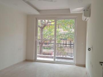 4 BHK Independent Builder Floor in Kailash Colony for resale New Delhi. The reference number is 17950613