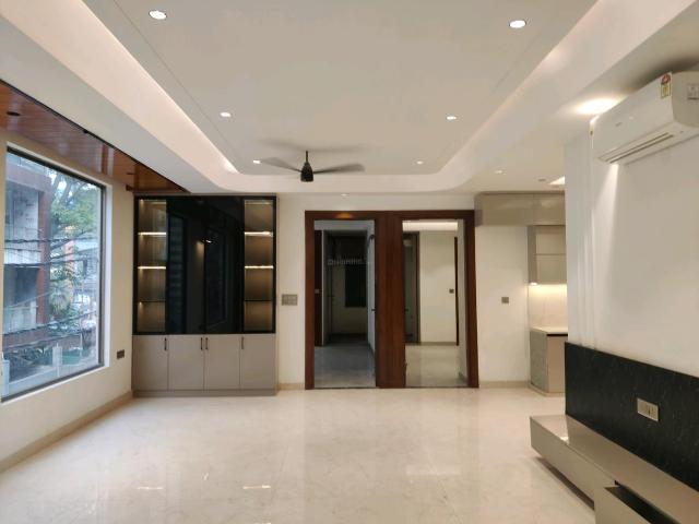 4 BHK Independent Builder Floor in Kaushambi for resale Ghaziabad. The reference number is 20119257