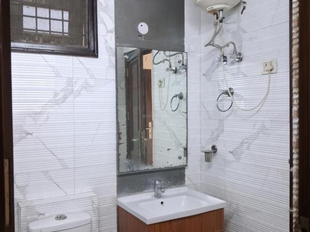 4 BHK Independent Builder Floor in Kirti Nagar for rent New Delhi. The reference number is 21264703