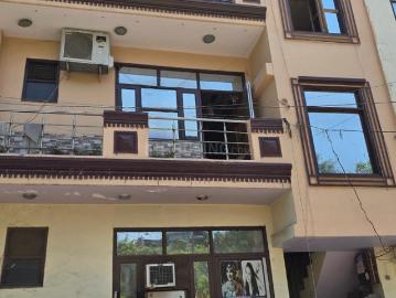 4 BHK Independent Builder Floor in Lal Kuan for resale Ghaziabad. The reference number is 20353705