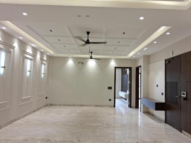 4 BHK Independent Builder Floor in Punjabi Bagh for resale New Delhi. The reference number is 20179720