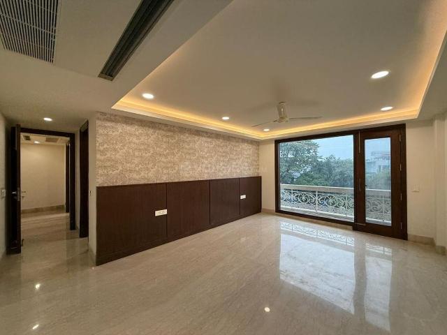 4 BHK Independent Builder Floor in Panchsheel Park for resale New Delhi. The reference number is 20453636