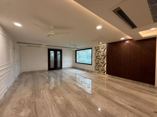 4 BHK Independent Builder Floor in Panchsheel Park for resale New Delhi. The reference number is 20506712