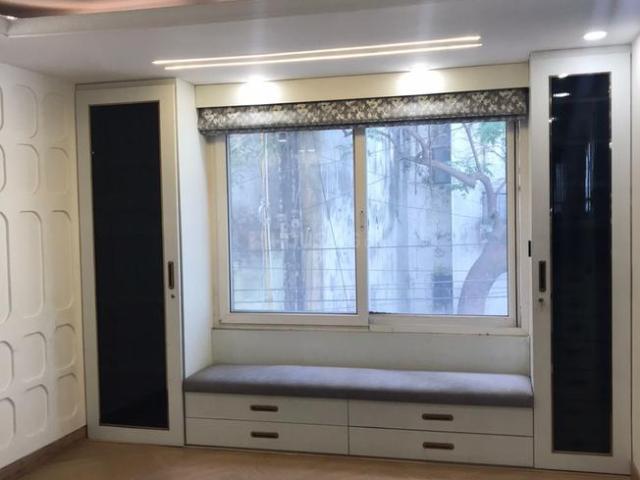 4 BHK Independent Builder Floor in Panchsheel Park for resale New Delhi. The reference number is 20857216