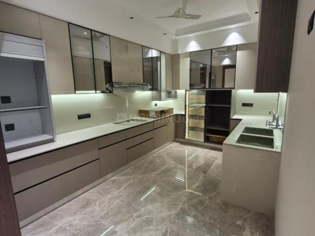4 BHK Independent Builder Floor in Paschim Vihar for rent New Delhi. The reference number is 18666488