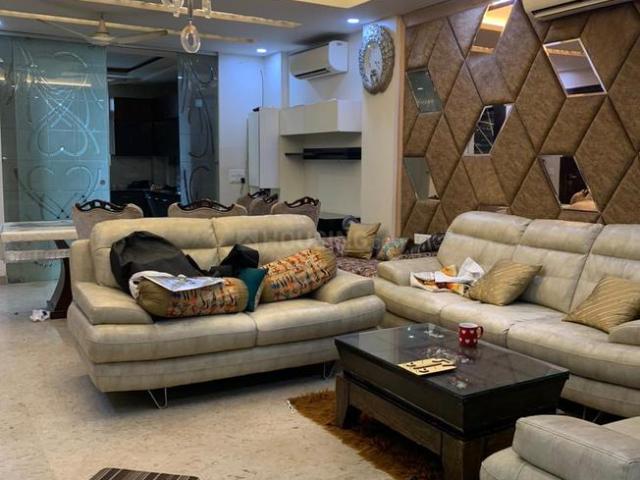4 BHK Independent Builder Floor in Paschim Vihar for rent New Delhi. The reference number is 21032255