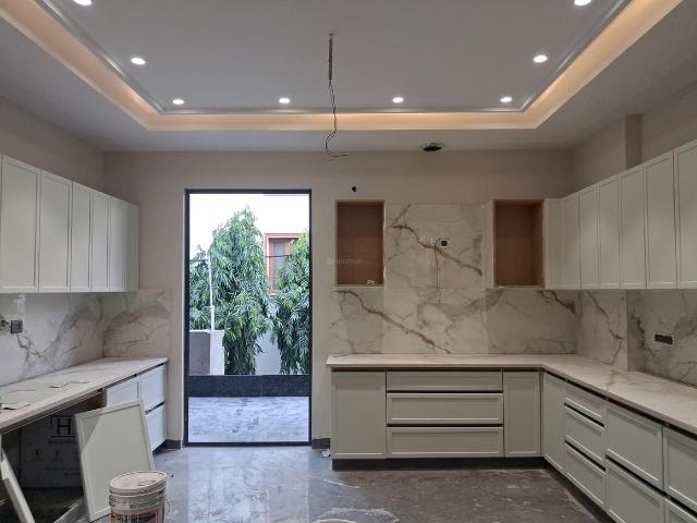 4 BHK Independent Builder Floor in Paschim Vihar for rent New Delhi. The reference number is 21273329