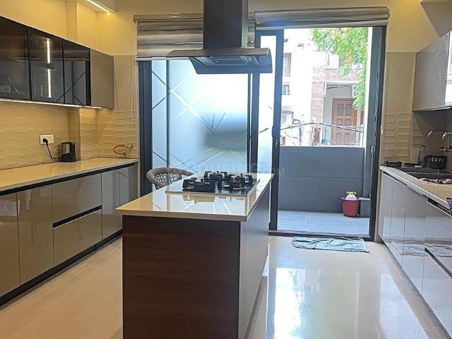 4 BHK Independent Builder Floor in Paschim Vihar for resale New Delhi. The reference number is 17175020