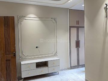 4 BHK Independent Builder Floor in Paschim Vihar for resale New Delhi. The reference number is 19632099