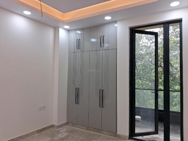 4 BHK Independent Builder Floor in Paschim Vihar for resale New Delhi. The reference number is 19879165