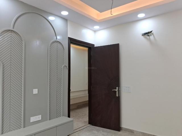 4 BHK Independent Builder Floor in Paschim Vihar for resale New Delhi. The reference number is 20554669