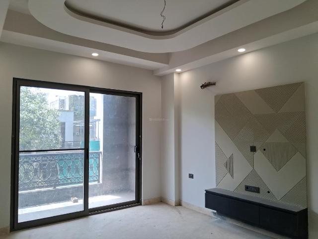 4 BHK Independent Builder Floor in Paschim Vihar for resale New Delhi. The reference number is 20560699