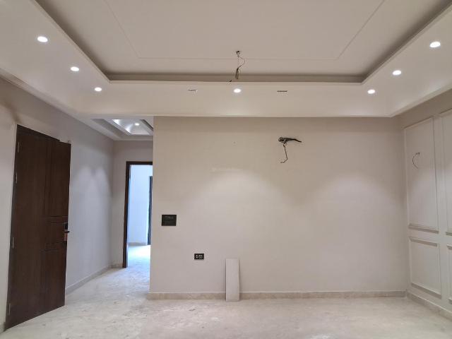 4 BHK Independent Builder Floor in Paschim Vihar for resale New Delhi. The reference number is 20581177