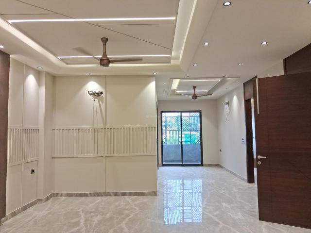 4 BHK Independent Builder Floor in Paschim Vihar for resale New Delhi. The reference number is 20745581