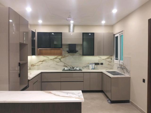 4 BHK Independent Builder Floor in Paschim Vihar for resale New Delhi. The reference number is 20752037
