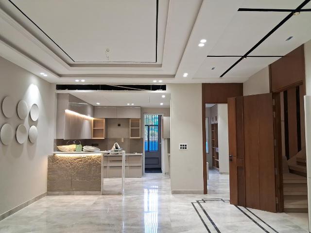 4 BHK Independent Builder Floor in Paschim Vihar for resale New Delhi. The reference number is 20079118
