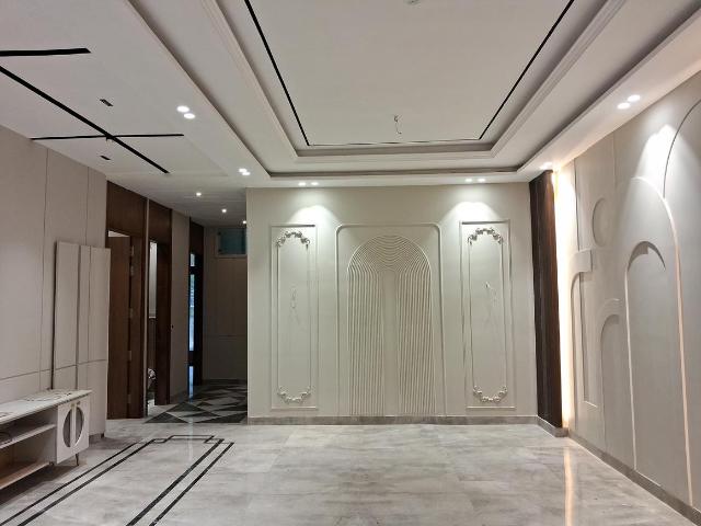 4 BHK Independent Builder Floor in Paschim Vihar for resale New Delhi. The reference number is 20084547