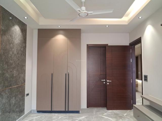 4 BHK Independent Builder Floor in Paschim Vihar for resale New Delhi. The reference number is 20090651