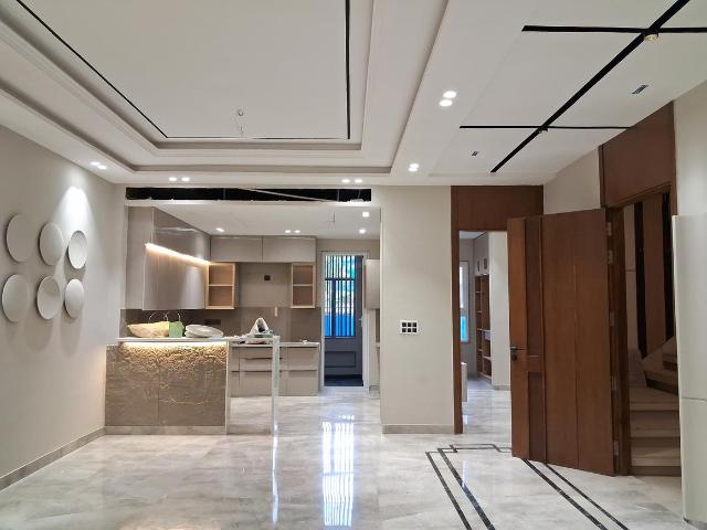 4 BHK Independent Builder Floor in Paschim Vihar for resale New Delhi. The reference number is 20173486