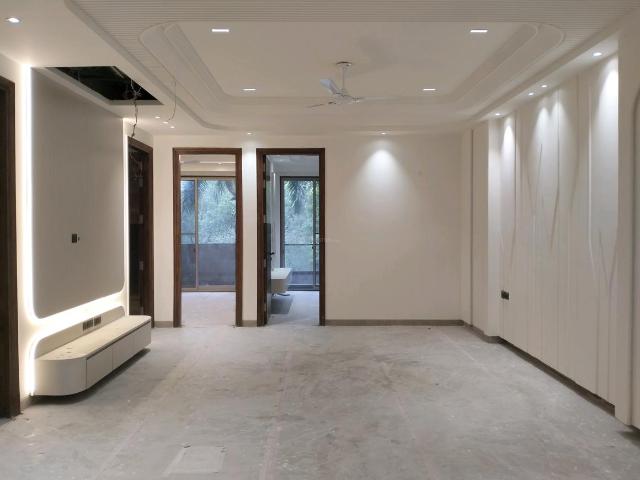 4 BHK Independent Builder Floor in Pitampura for resale New Delhi. The reference number is 19339959