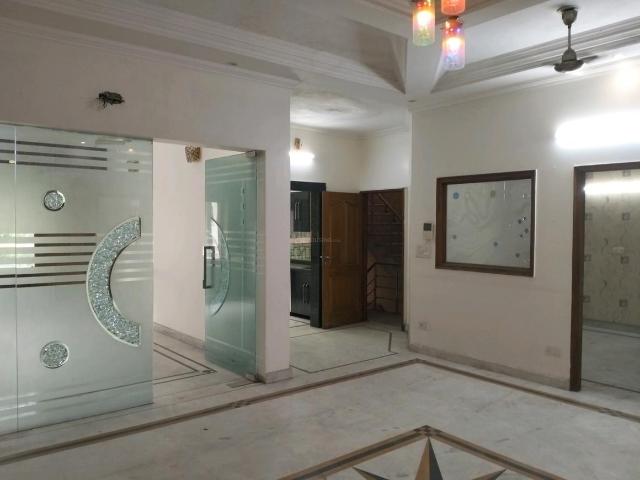 4 BHK Independent Builder Floor in Pitampura for resale New Delhi. The reference number is 20614309