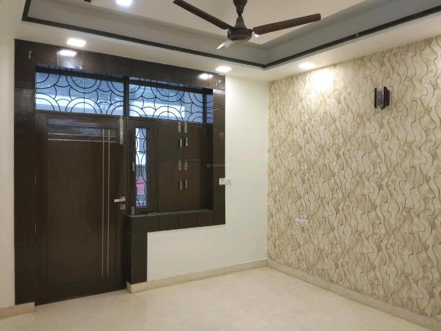 4 BHK Independent Builder Floor in Preet Vihar for resale New Delhi. The reference number is 18626743