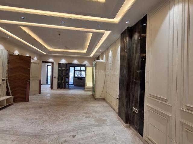 4 BHK Independent Builder Floor in Preet Vihar for resale New Delhi. The reference number is 18737356