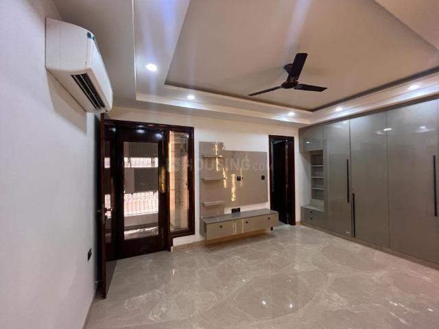 4 BHK Independent Builder Floor in Rajouri Garden for rent New Delhi. The reference number is 16263004