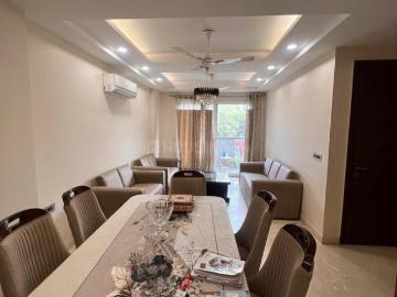 4 BHK Independent Builder Floor in Rajouri Garden for resale New Delhi. The reference number is 19733037