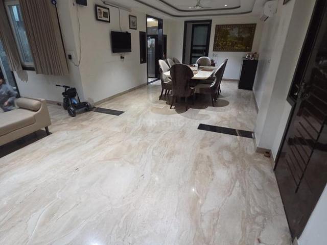 4 BHK Independent Builder Floor in Rajouri Garden for resale New Delhi. The reference number is 19743266