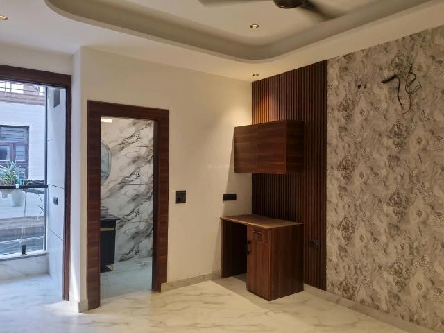 4 BHK Independent Builder Floor in Raju Parak Extension for resale New Delhi. The reference number is 21370120