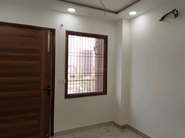 4 BHK Independent Builder Floor in Rohini Sector 28 for resale New Delhi. The reference number is 17279316