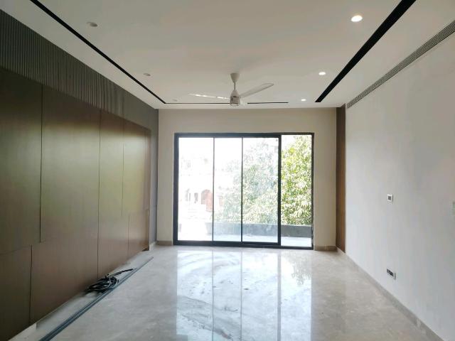 4 BHK Independent Builder Floor in Sushant Lok Phase 1 for resale Gurgaon. The reference number is 21080628