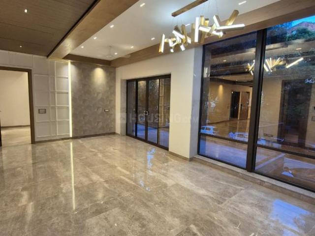 4 BHK Independent Builder Floor in Safdarjung Enclave for resale New Delhi. The reference number is 19014385