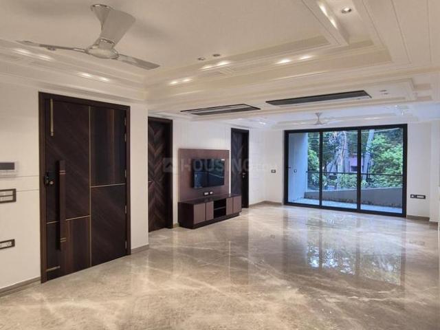 4 BHK Independent Builder Floor in Safdarjung Enclave for resale New Delhi. The reference number is 21011772