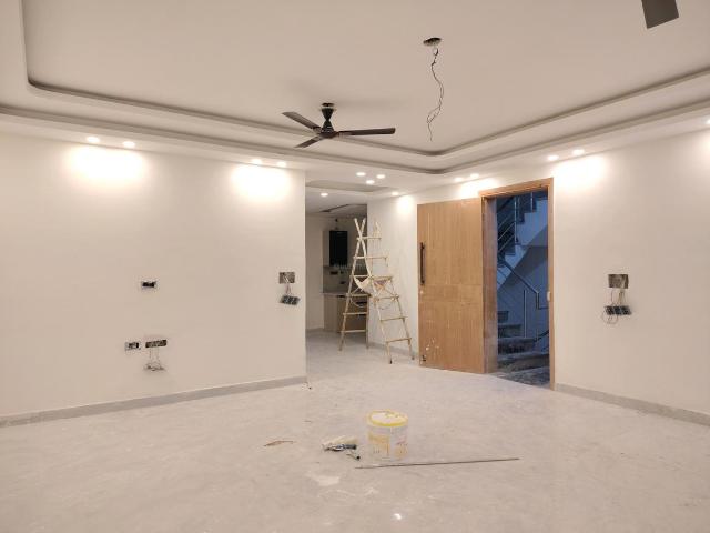 4 BHK Independent Builder Floor in Freedom Fighters Enclave for resale New Delhi. The reference number is 20950026
