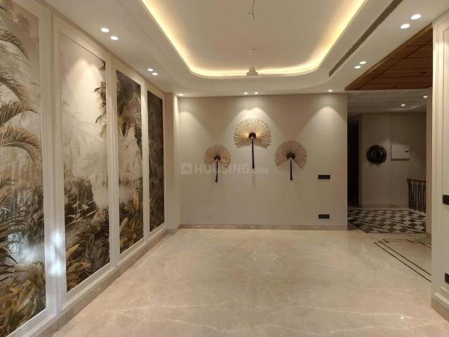 4 BHK Independent Builder Floor in Sarvodaya Enclave for resale New Delhi. The reference number is 21035497