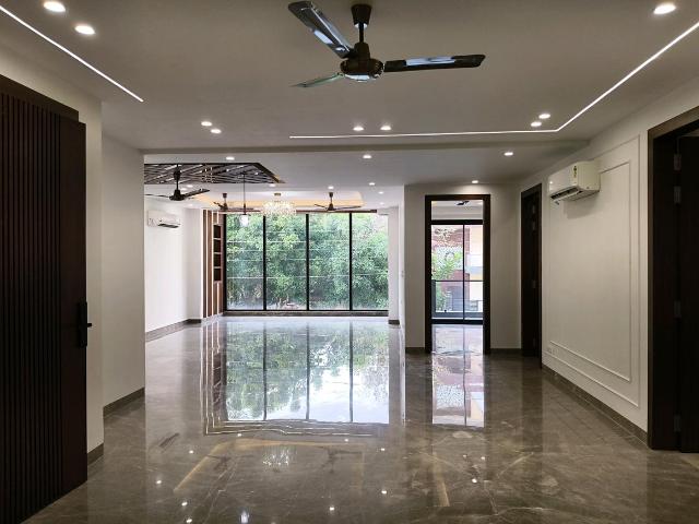 4 BHK Independent Builder Floor in Sector 55 for resale Gurgaon. The reference number is 20106968