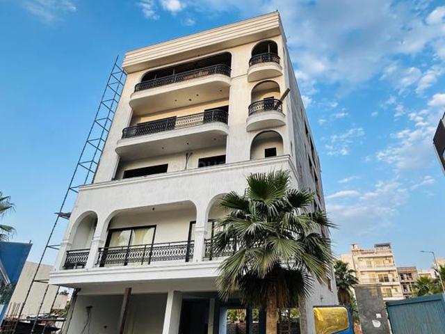 4 BHK Independent Builder Floor in Sector 67 for resale Gurgaon. The reference number is 21024410
