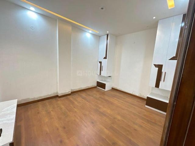 4 BHK Independent Builder Floor in Sector 7 Rohini for resale New Delhi. The reference number is 20808364