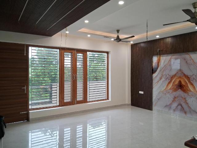 4 BHK Independent Builder Floor in Sector 92 for rent Noida. The reference number is 20421475