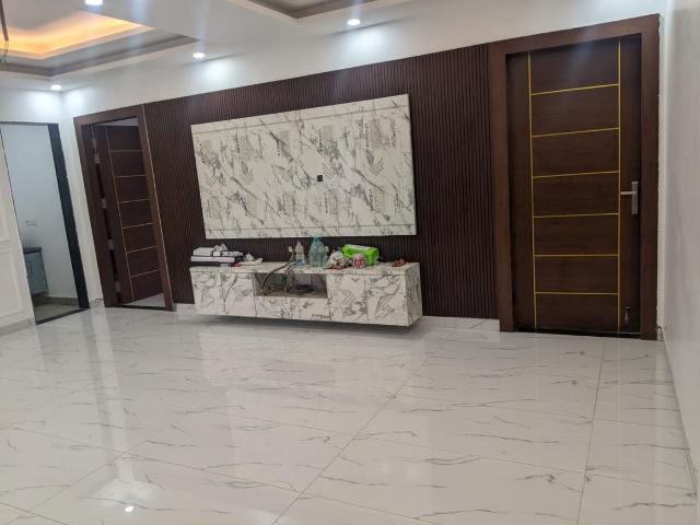 4 BHK Independent Builder Floor in Sector 10A for resale Gurgaon. The reference number is 20010799