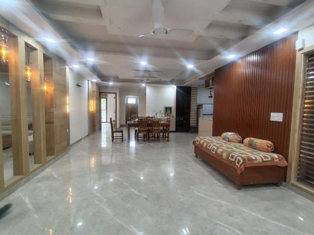 4 BHK Independent Builder Floor in Sector 10A for resale Gurgaon. The reference number is 20849045