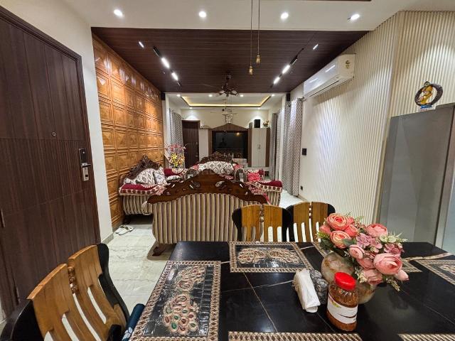 4 BHK Independent Builder Floor in Sector 11 Rohini for resale New Delhi. The reference number is 20883316